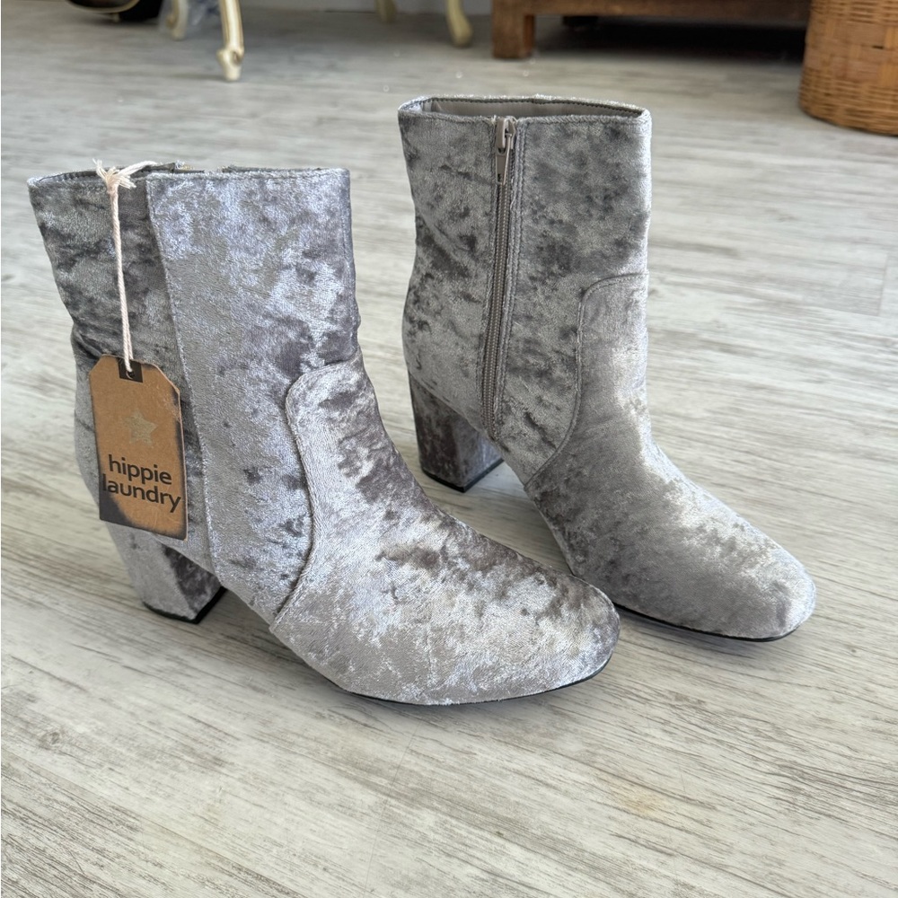BNWT Size 8.5 Hippie Laundry Boots